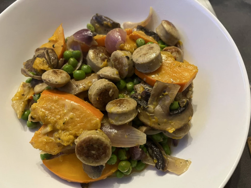 Bratwurst-Pfanne mit Kürbis