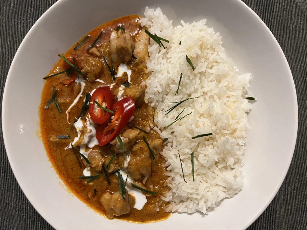 Thailändisches Panaeng-Curry mit Hähnchen