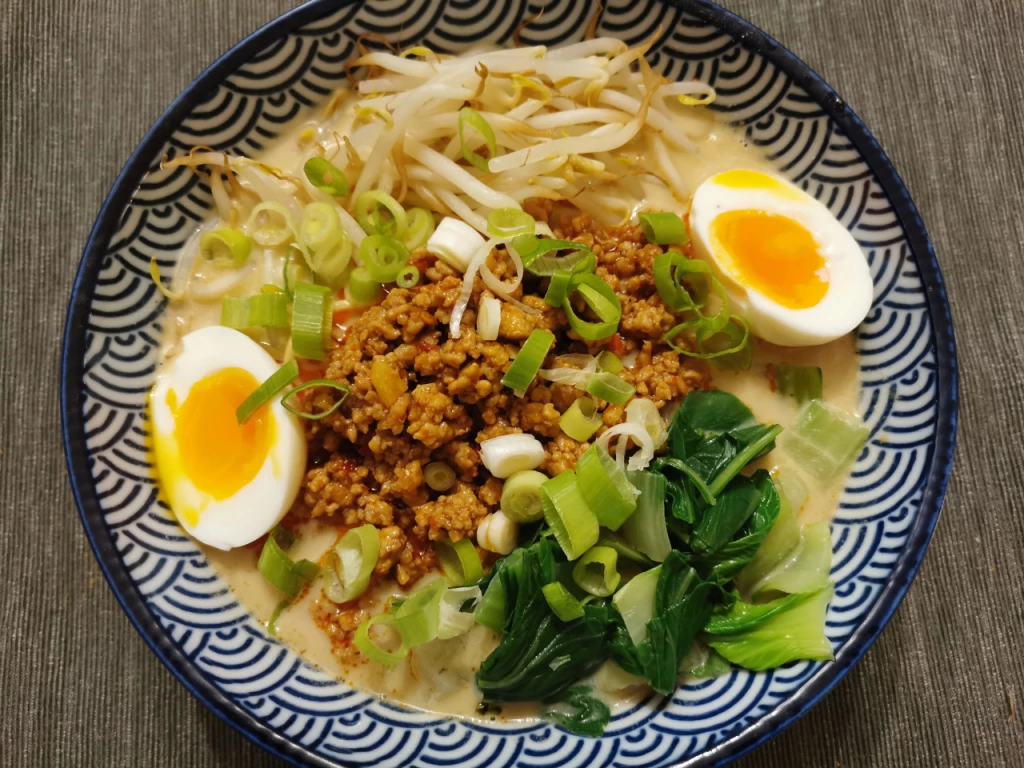 Japanische Tantanmen Ramen