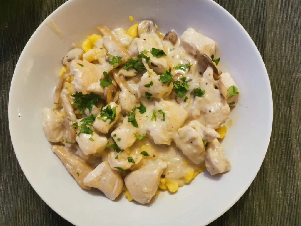 Hähnchen-Geschnetzeltes mit Pilzen und Spätzle