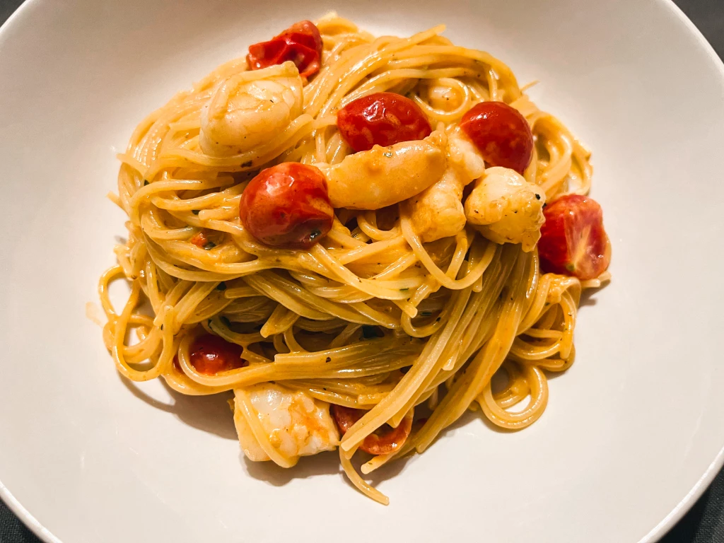 Spaghettini mit Garnelen in Cognac-Rahm und Kirschtomaten